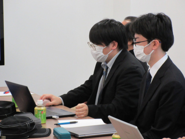 学生2人も研究結果をしっかりと発表しています。